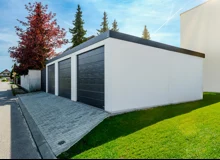 GARDEON® Garage mit drei Hörmann-Sektionaltoren