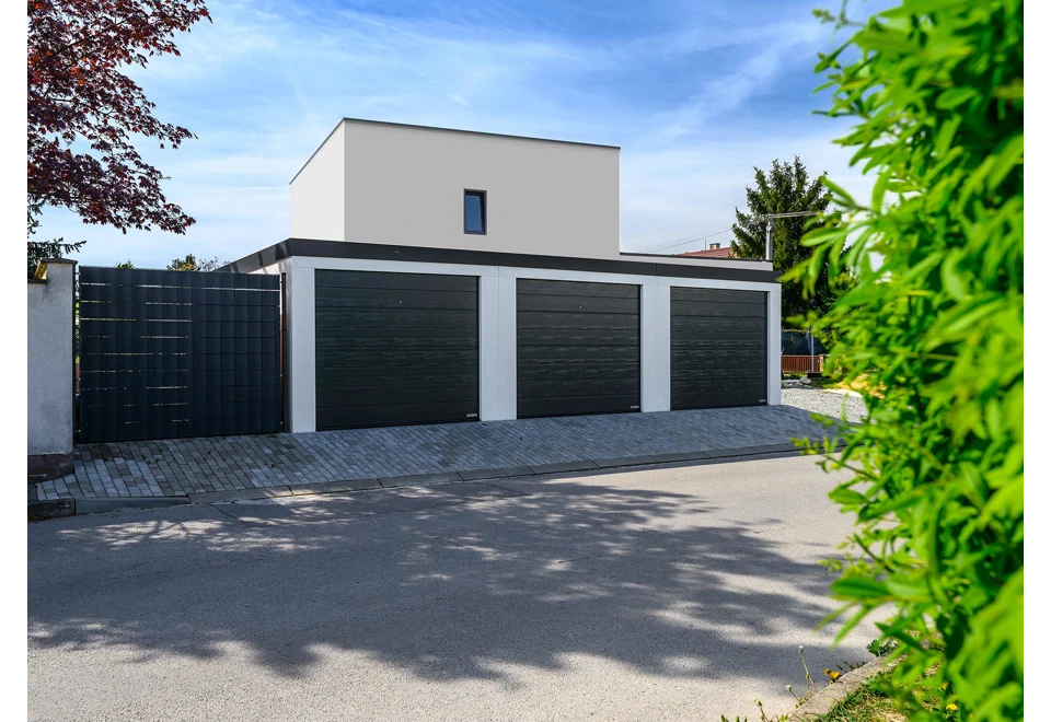 GARDEON® Garage mit drei Hörmann-Sektionaltoren