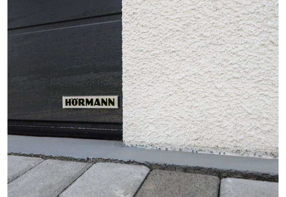 GARDEON® Garage mit drei Hörmann-Sektionaltoren