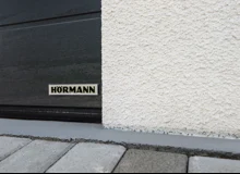 GARDEON® Garage mit drei Hörmann-Sektionaltoren