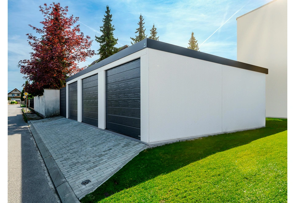 GARDEON® Garage mit drei Toren und Hörmann Türen