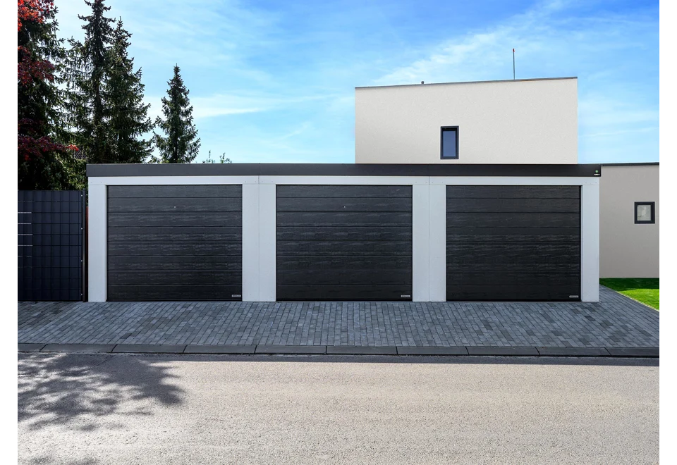 GARDEON® Garage mit drei Toren und Hörmann Türen