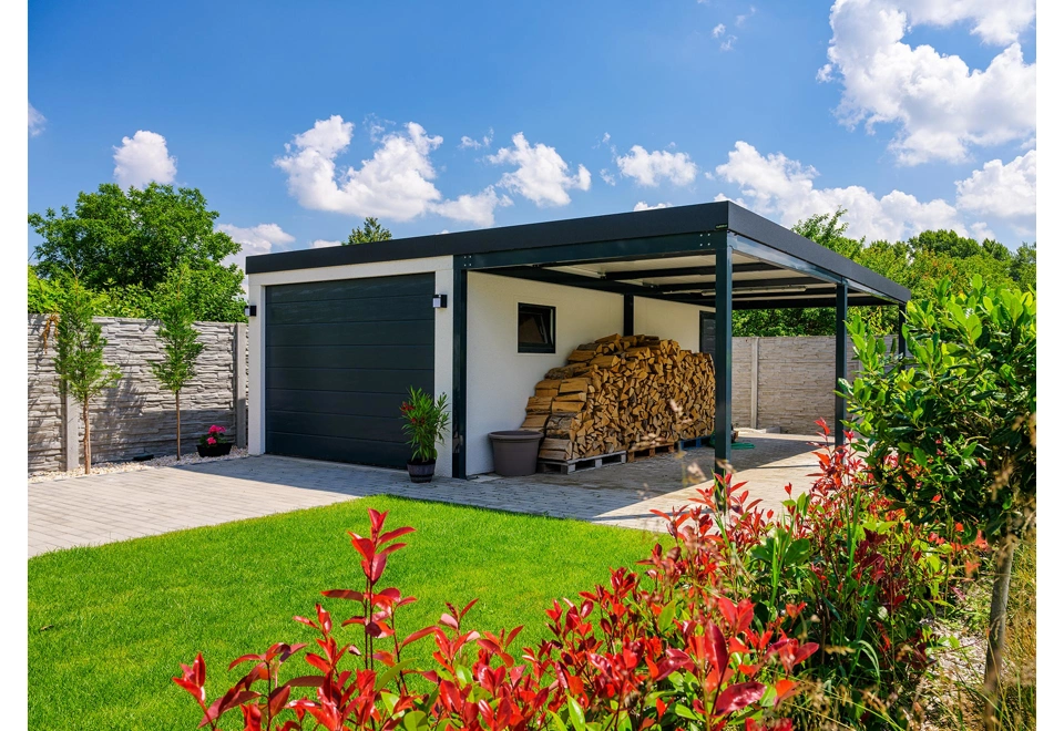 GARDEON® Garage mit Hörmann Garagentor, Fenster und Carport rechts