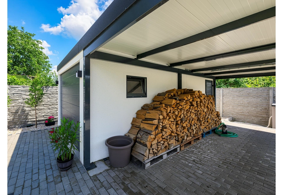 GARDEON® Garage mit Hörmann Garagentor, Fenster und Carport rechts