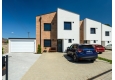GARDEON® Garage mit Hörmann Garagentor, Fenster und Design-Lichtband
