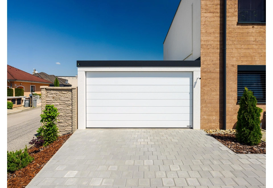 GARDEON® Garage mit Hörmann Garagentor, Fenster und Design-Lichtband