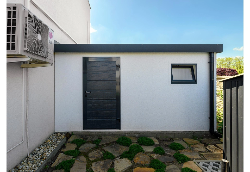 GARDEON® Garage mit Hörmann Garagentor, Fenster und Design-Lichtband