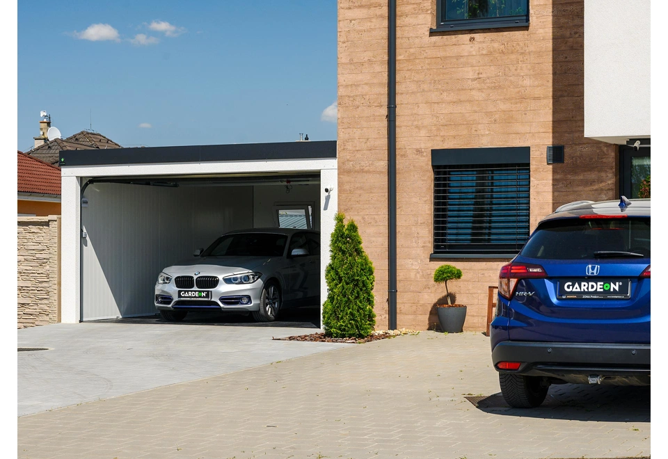 GARDEON® Garage mit Hörmann Garagentor, Fenster und Design-Lichtband