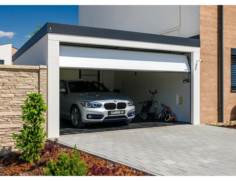 GARDEON® Garage mit Hörmann Garagentor, Fenster und Design-Lichtband
