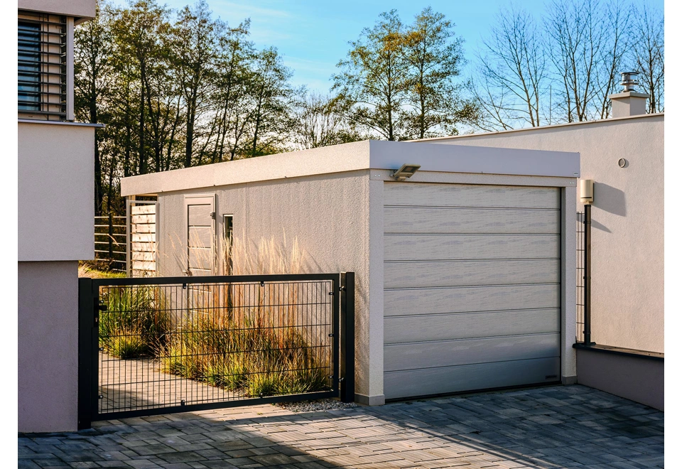 GARDEON® Garage mit Hörmann Garagentor, Lichtband und Carport