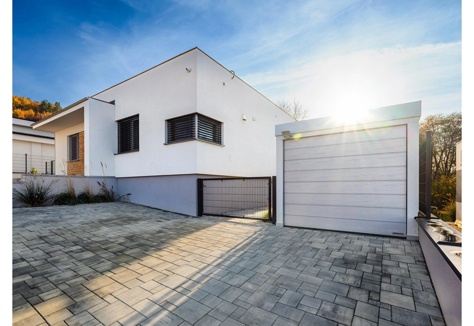 GARDEON® Garage mit Hörmann Garagentor, Lichtband und Carport