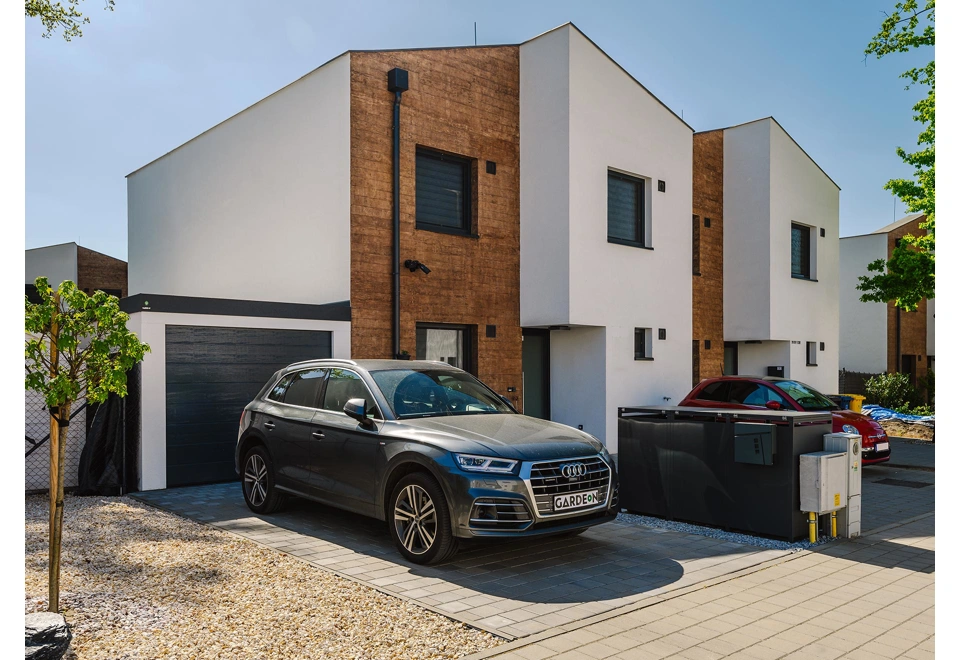 GARDEON® Garage mit Hörmann Garagentor und Fenster