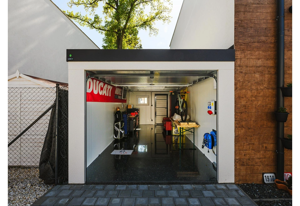GARDEON® Garage mit Hörmann Garagentor und Fenster