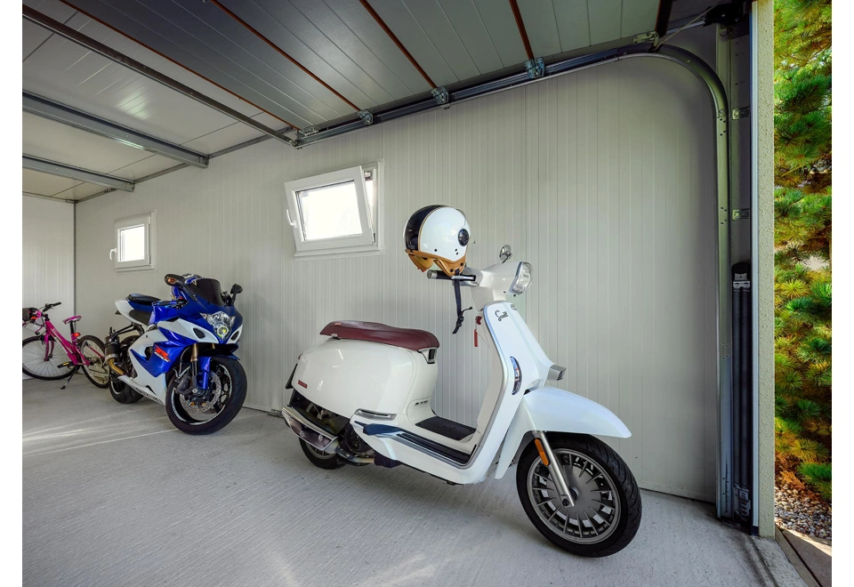 GARDEON® Garage mit Hörmann Garagentor und zwei Fenstern