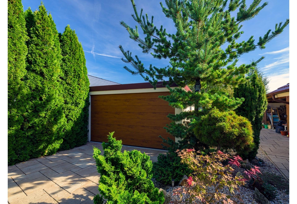 GARDEON® Garage mit Hörmann Garagentor und zwei Fenstern