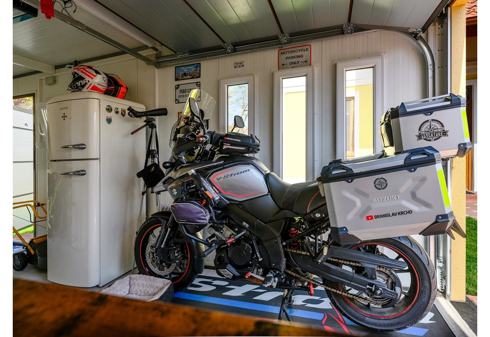 GARDEON® Garage mit Hörmann Toren und Türen, Fenster und 4 Lichtbänder