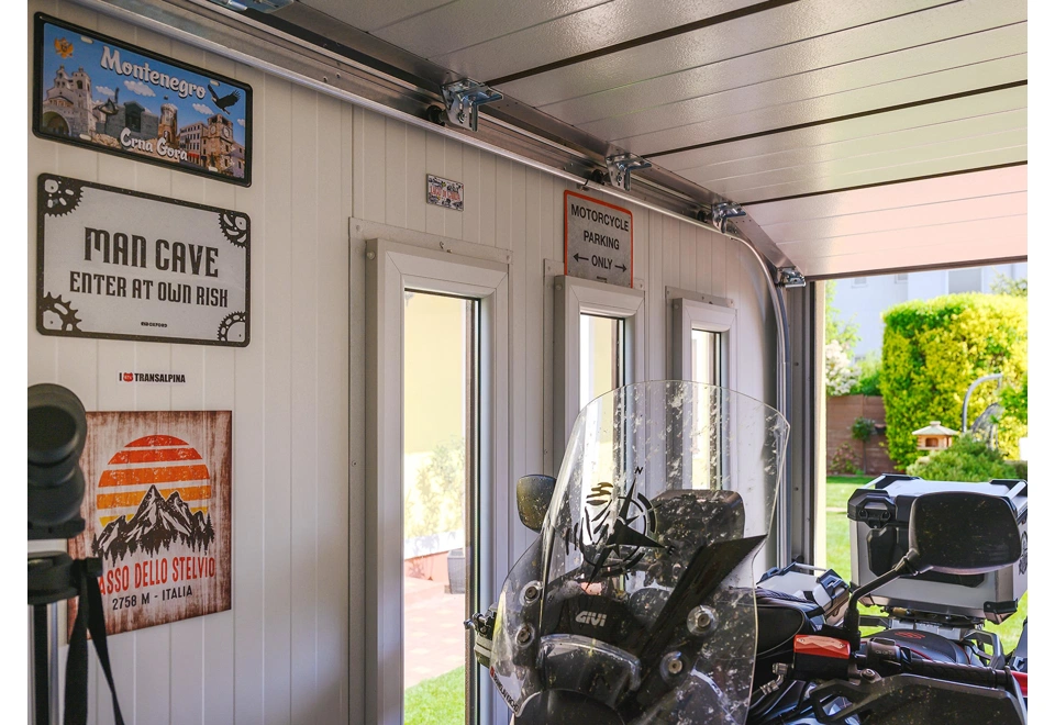 GARDEON® Garage mit Hörmann Toren und Türen, Fenster und 4 Lichtbänder