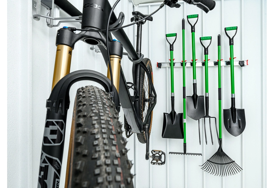 GARDEON® Gartenhaus mit Hörmann-Tür, Fenster und überdachtem Bereich