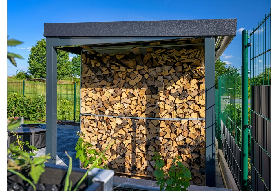 GARDEON® Gartenhaus mit Hörmann-Tür, Lichtband und überdachtem Bereich