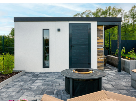 GARDEON® Gartenhaus mit Hörmann-Tür, Lichtband und überdachtem Bereich GARDEON® Gartenhaus mit Hörmann-Tür, Lichtband und überdachtem Bereich