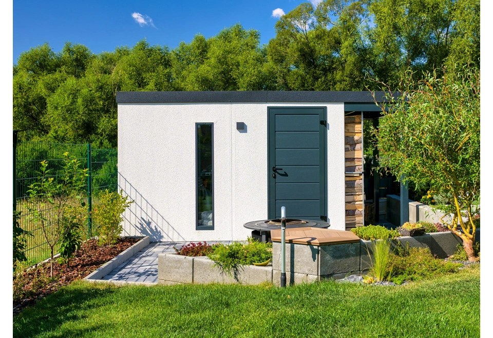 GARDEON® Gartenhaus mit Hörmann-Tür, Lichtband und überdachtem Bereich