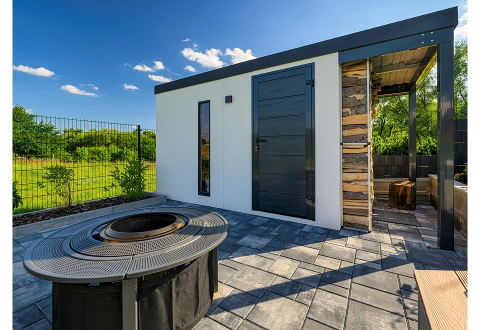 GARDEON® Gartenhaus mit Hörmann-Tür, Lichtband und überdachtem Bereich