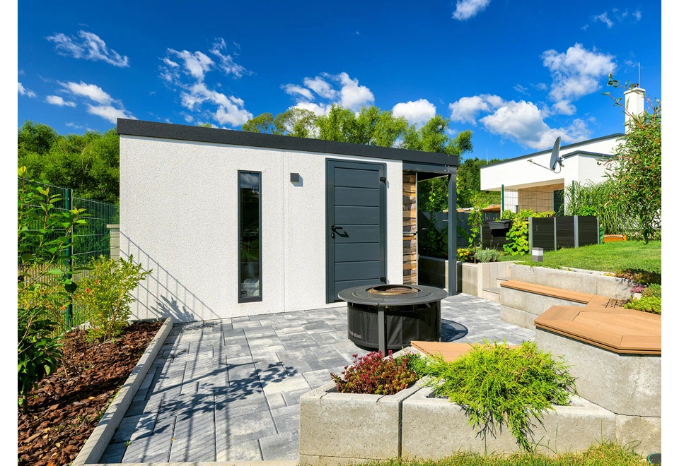 GARDEON® Gartenhaus mit Hörmann-Tür, Lichtband und überdachtem Bereich