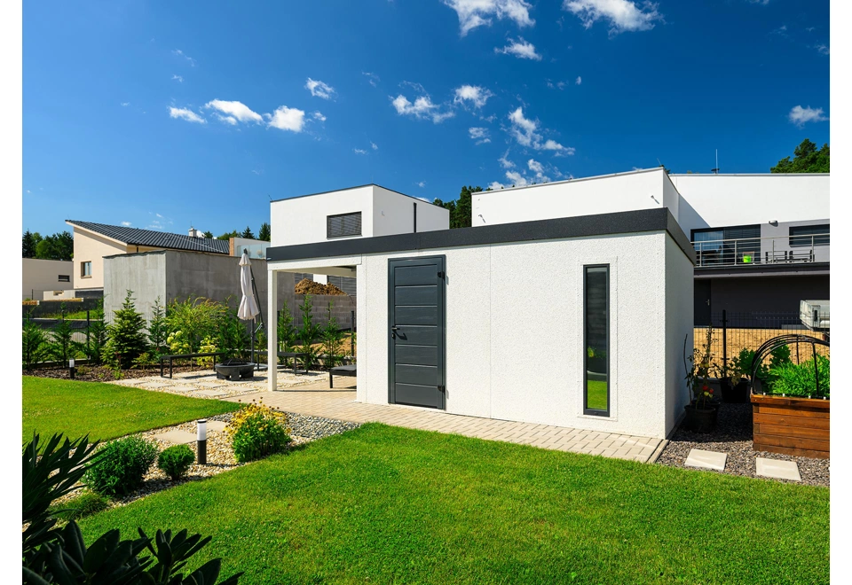 GARDEON® Gartenhaus mit Hörmann-Tür, Lichtband und überdachtem Bereich