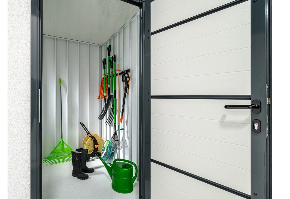 GARDEON® Gartenhaus mit Hörmann-Türen und überdachtem Bereich