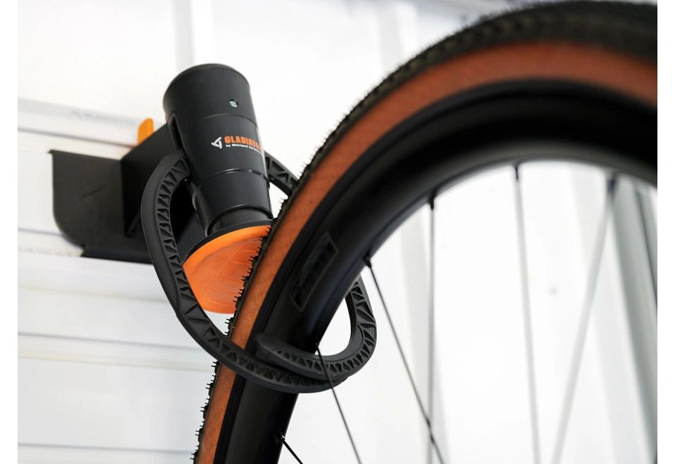 GARDEON® Gartenhaus mit sicherer Garagentür und Überdachung