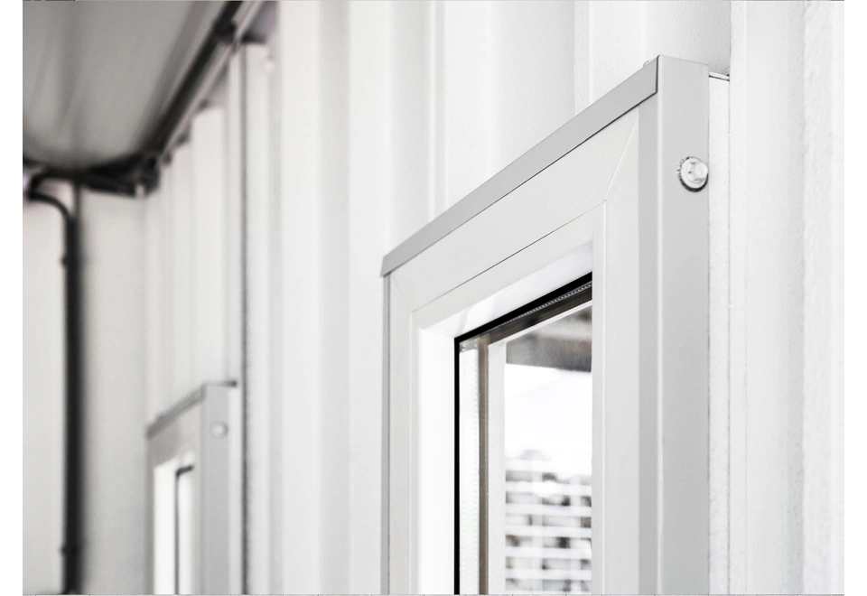 GARDEON® Gartenhaus mit sicherer Garagentür und Überdachung