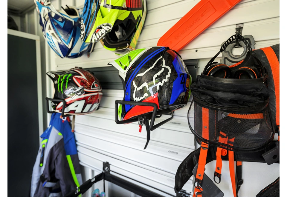 GARDEON® Gartenhaus mit sicherer Garagentür und Überdachung