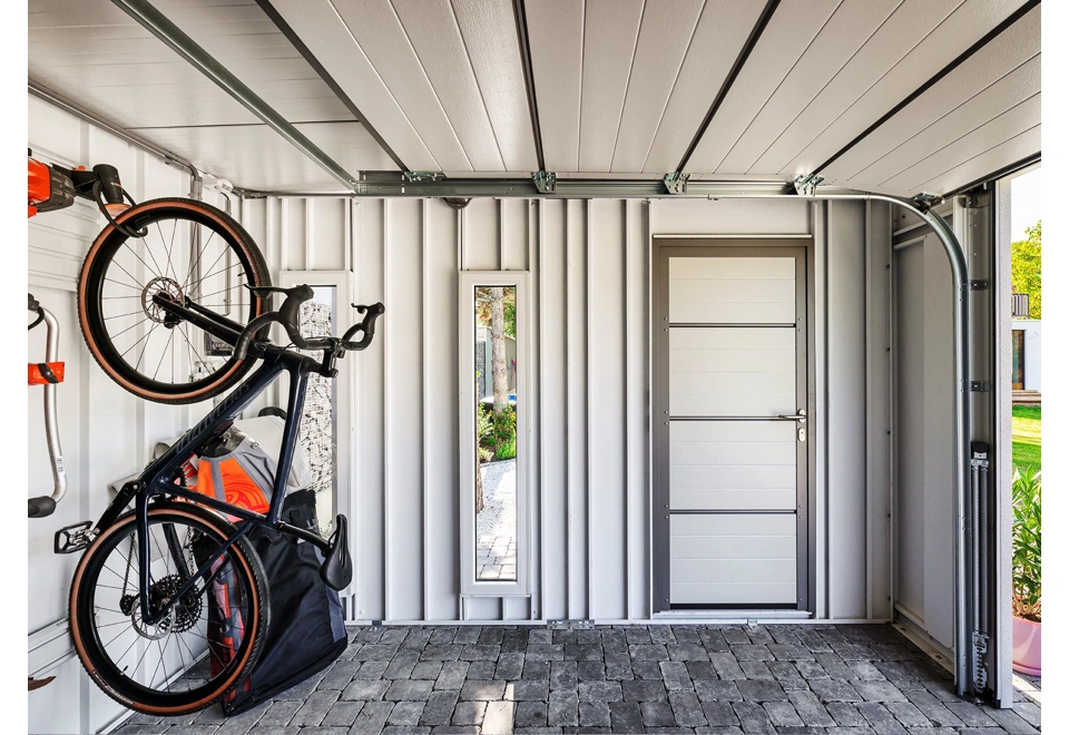 GARDEON® Gartenhaus mit sicherer Garagentür und Überdachung