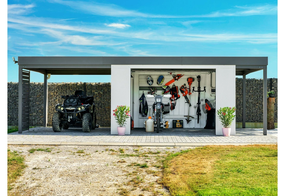GARDEON® Gartenhaus mit sicherer Garagentür und Überdachung