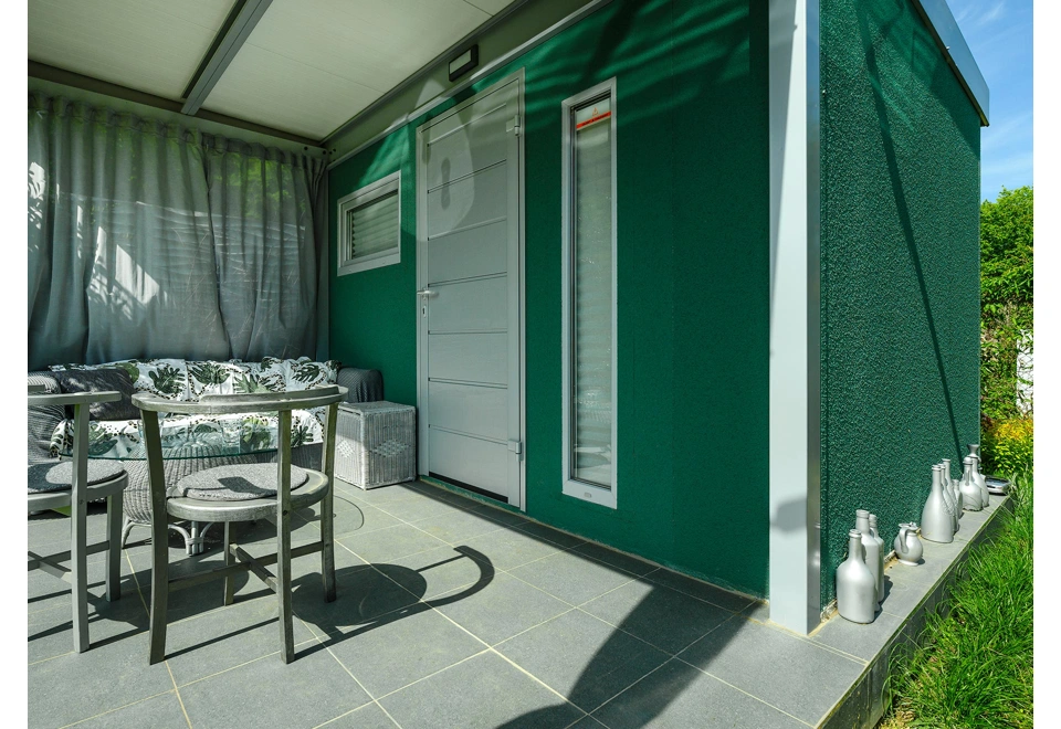 GARDEON® Gartenhaus mit Tür, Fenster, Lichtband und Überdachung