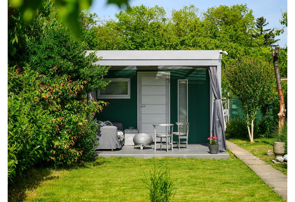 GARDEON® Gartenhaus mit Tür, Fenster, Lichtband und Überdachung