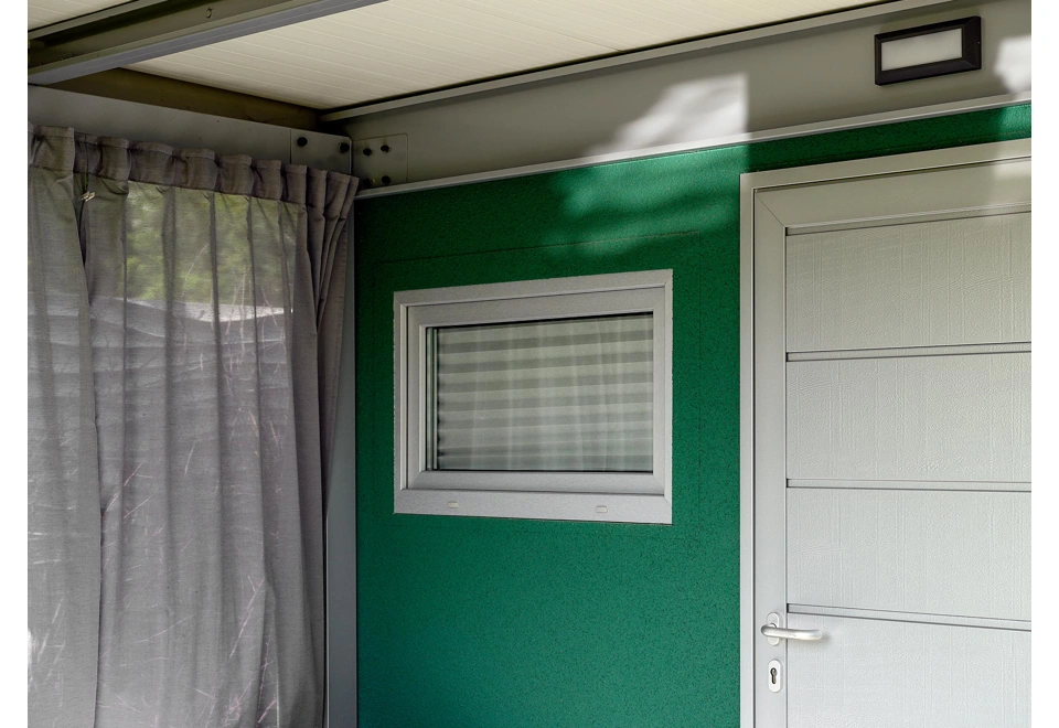 GARDEON® Gartenhaus mit Tür, Fenster, Lichtband und Überdachung